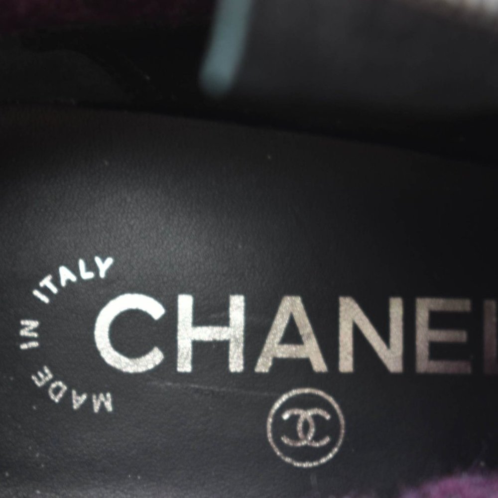CHANEL: Distressed Leather, fabric Snap Buttons - "CC" Logo Ankle Boot - Picture 12 of 12